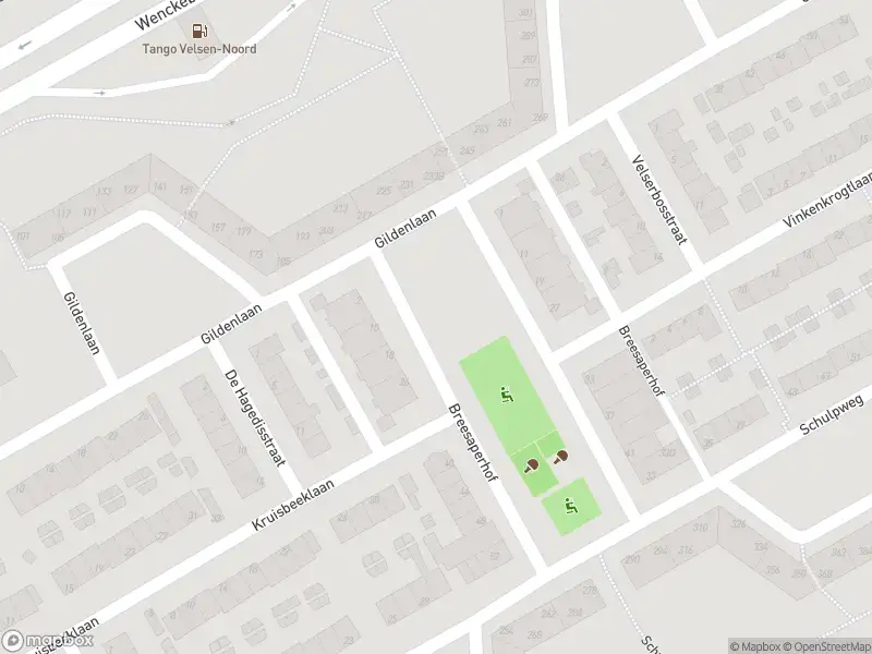 Ambulance met grote spoed naar de Breesaperhof in Velsen-Noord