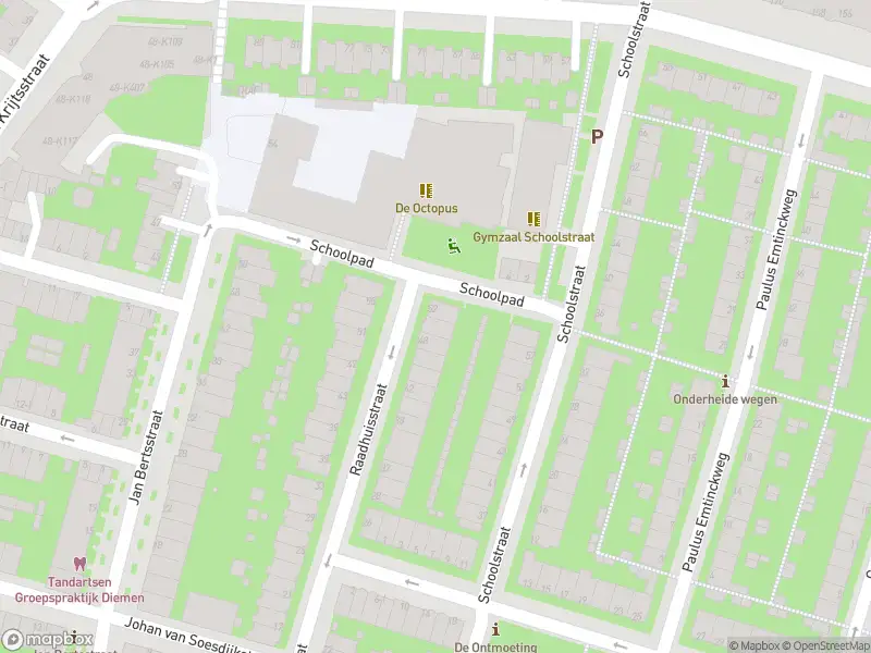 Ambulance met grote spoed naar de Arent Krijtsstraat in Diemen