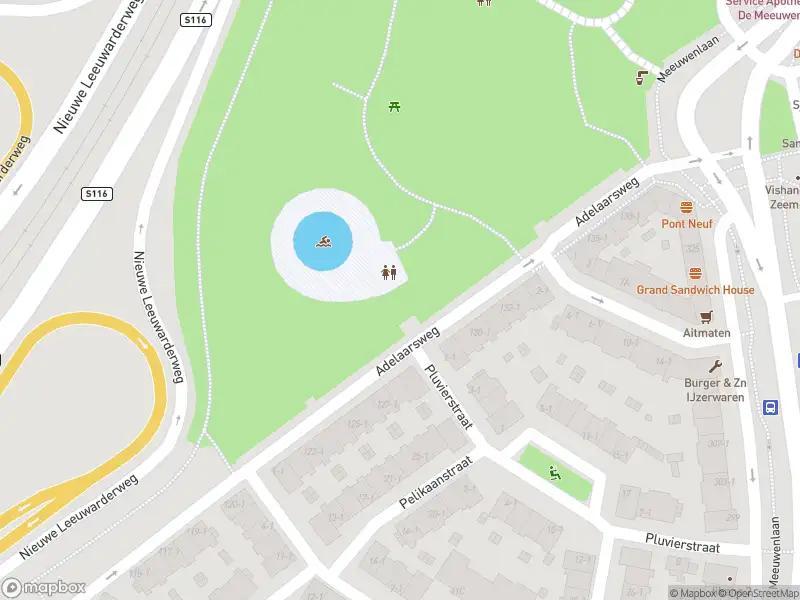 Ambulance met gepaste spoed naar de Adelaarsweg in Amsterdam