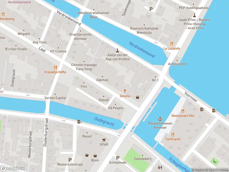 Ambulance met grote spoed naar de Limmerhoek in Alkmaar