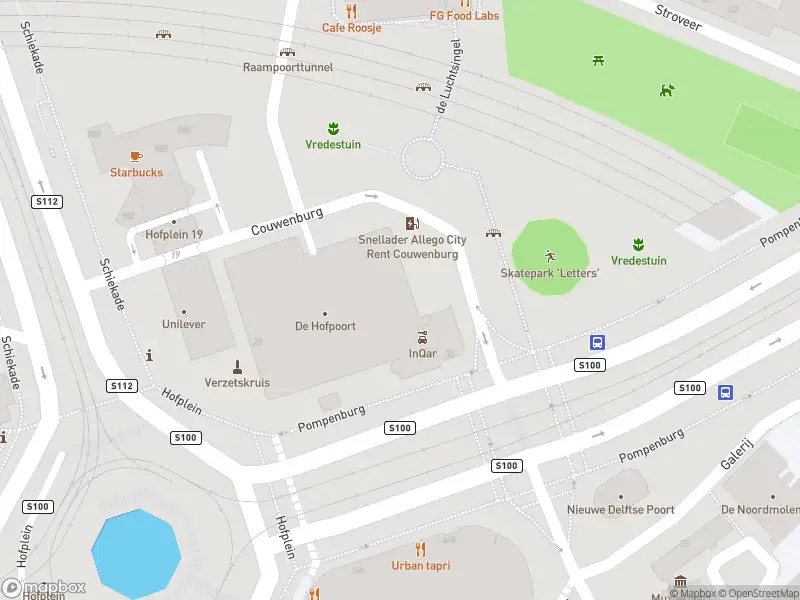 Ambulance met grote spoed naar de Couwenburg in Rotterdam