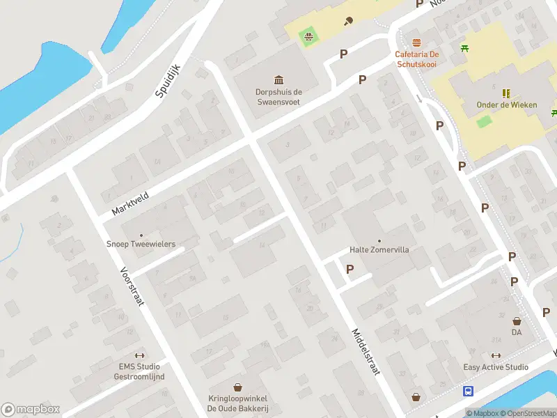 Ambulance met grote spoed naar de Middelstraat in Nieuw-Beijerland