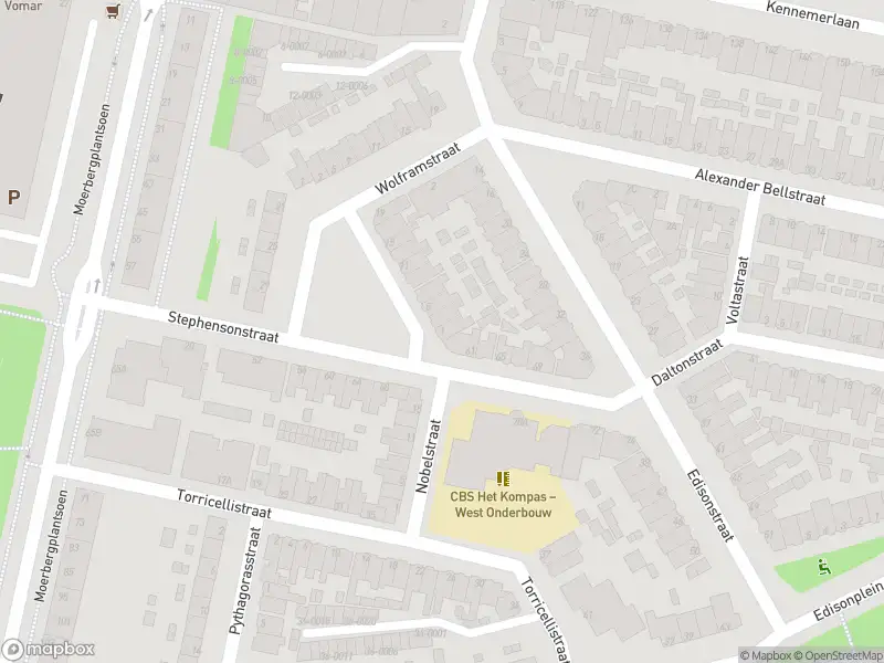 Ambulance en brandweer met grote spoed naar de Stephensonplein in IJmuiden vanwege gebouwbrand