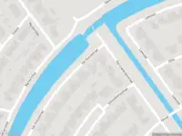 Brandweer met grote spoed naar de Van Voorststraat in Hardenberg vanwege gebouwbrand