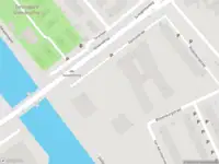 Ambulance met grote spoed naar de Dyxmanstraat in Rotterdam