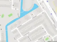 Ambulance met grote spoed naar de Koolwitjehof in Schiedam