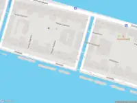 Ambulance met grote spoed naar de Javakade in Amsterdam