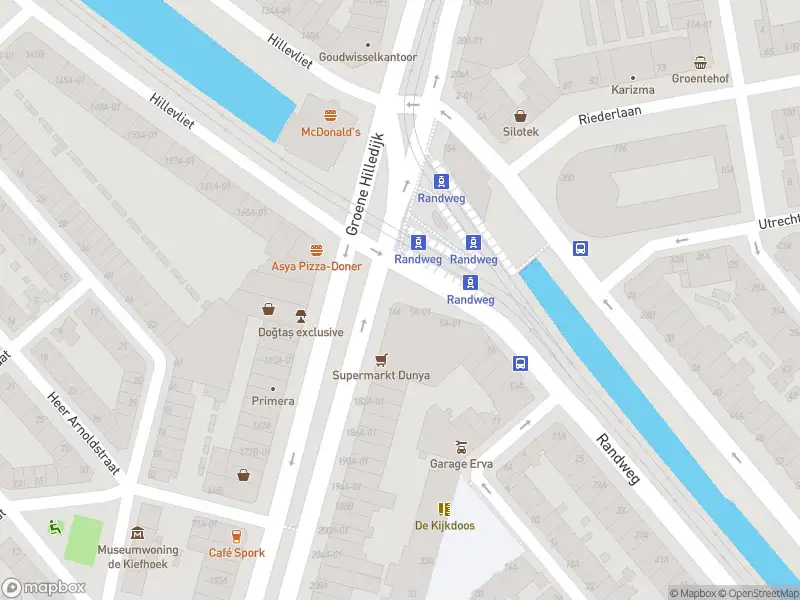 Ambulance met grote spoed naar de Groene Hilledijk in Rotterdam