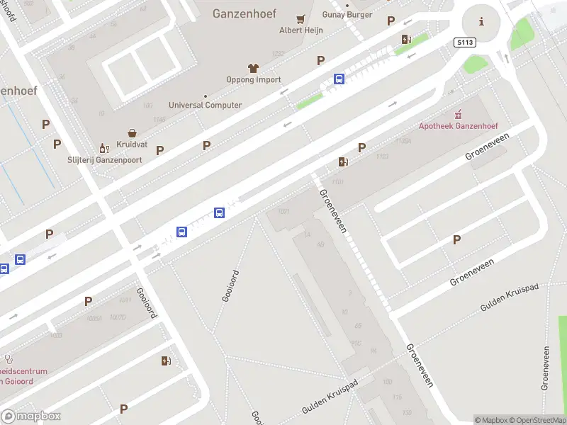 Ambulance met grote spoed naar de Bijlmerdreef in Amsterdam