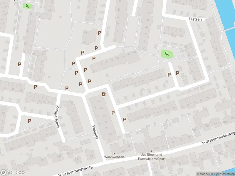 Ambulance met grote spoed naar de Robinia in Naaldwijk