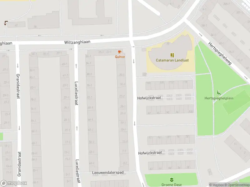 Ambulance met gepaste spoed naar de Lucellestraat in Amsterdam