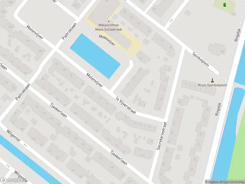 Ambulance met grote spoed naar de Molenvijver in Rotterdam