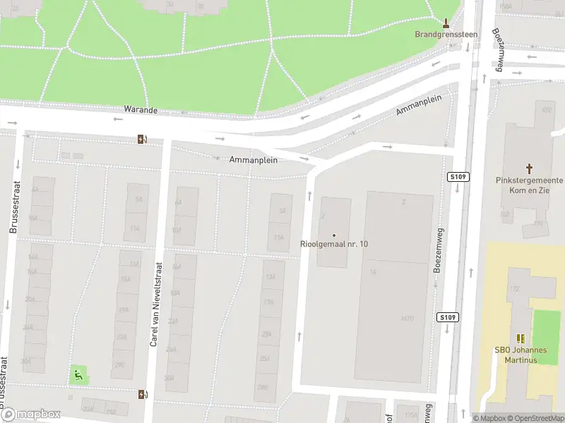 Ambulance met grote spoed naar de Willem Schürmannstraat in Rotterdam