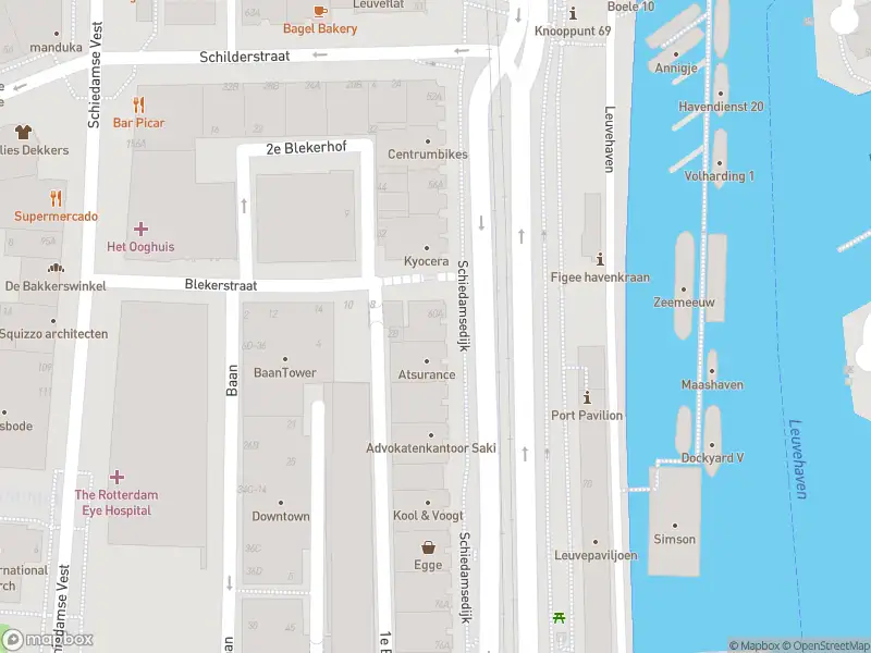 Ambulance met gepaste spoed naar de Schiedamsedijk in Rotterdam