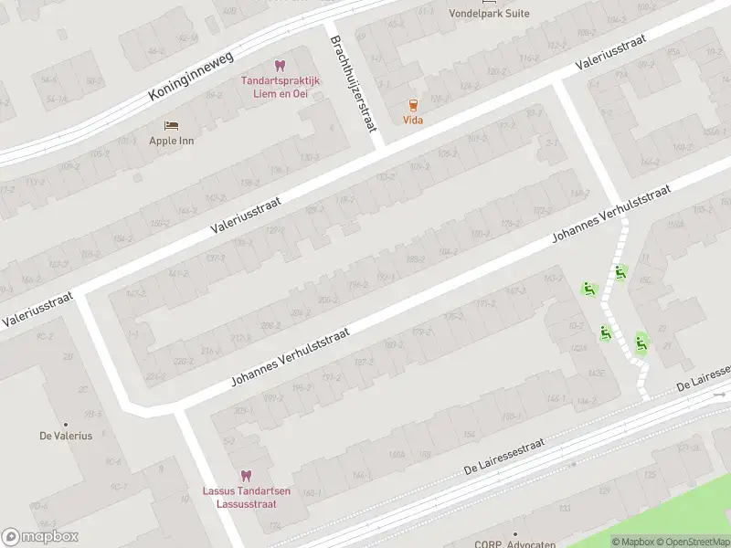 Ambulance met grote spoed naar de Dufaystraat in Amsterdam