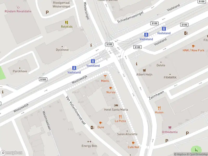 Ambulance met grote spoed naar de Scheepstimmermanslaan in Rotterdam