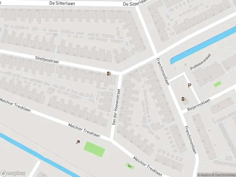 Ambulance met gepaste spoed naar de Van der Hoevenstraat in Leiden