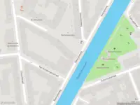 Ambulance met grote spoed naar de Kortenaerplein in Amsterdam