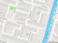 Ambulance met grote spoed naar de Moerbeienstraat in Amsterdam