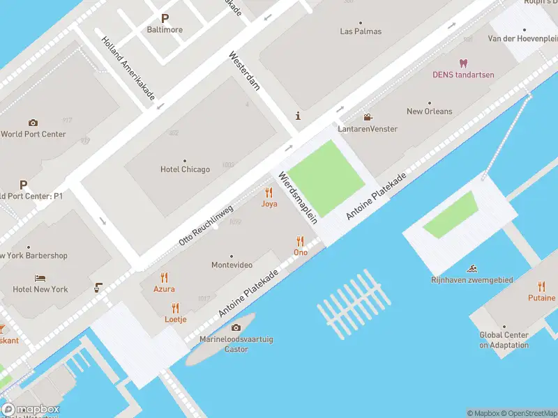 Ambulance met grote spoed naar de Wierdsmaplein in Rotterdam