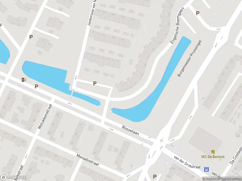 Ambulance met grote spoed naar de Engelsche Boomgaert in Vlaardingen