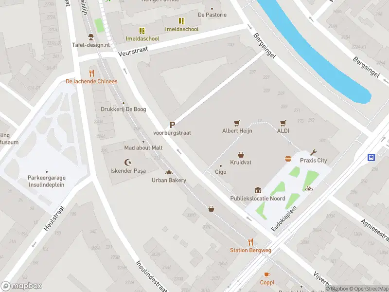 Ambulance met grote spoed naar de Voorburgstraat in Rotterdam