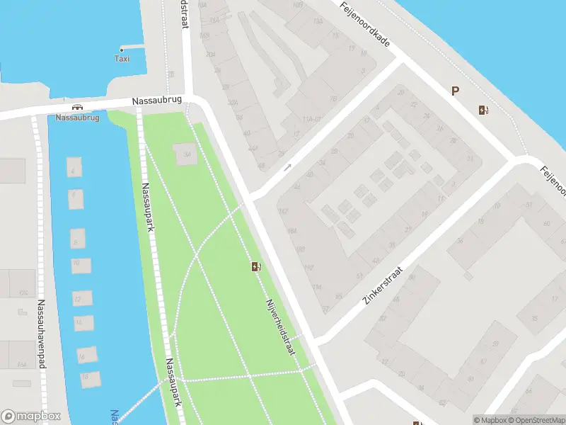 Ambulance met grote spoed naar de Nijverheidstraat in Rotterdam