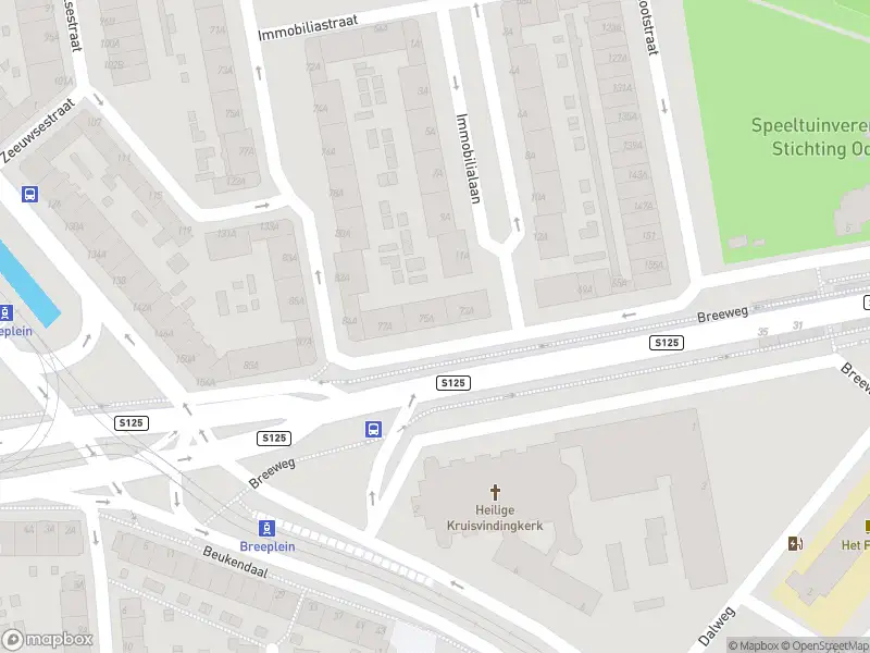 Ambulance met gepaste spoed naar de Breeweg in Rotterdam