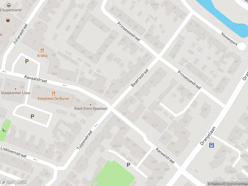 Ambulance met grote spoed naar de Beatrixstraat in Lisse