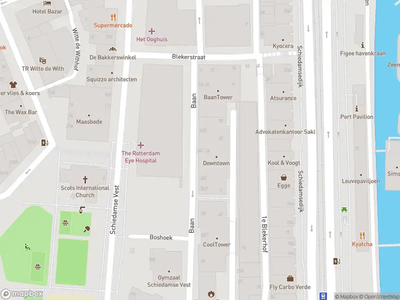 Ambulance met grote spoed naar de Baan in Rotterdam