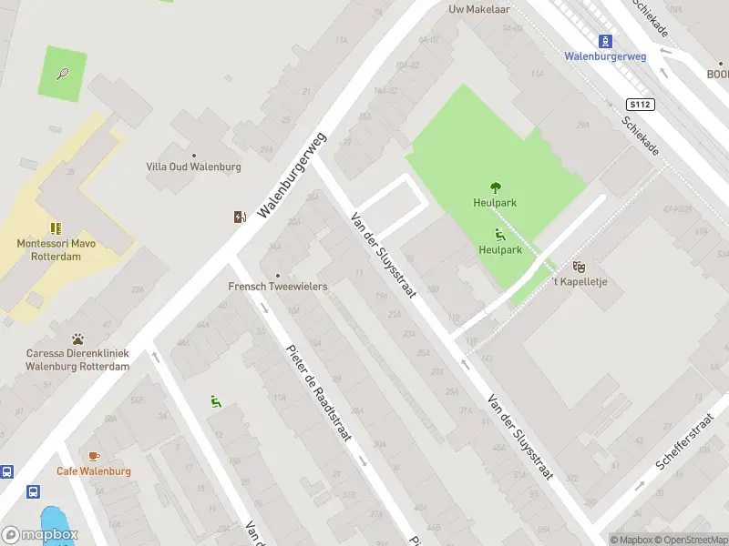 Ambulance met grote spoed naar de Van der Sluysstraat in Rotterdam