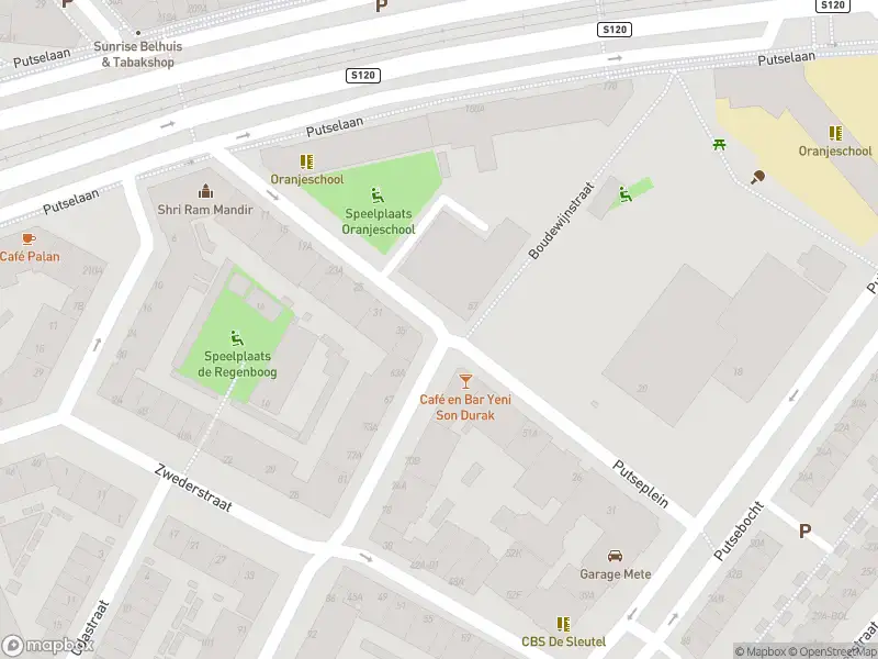 Ambulance met grote spoed naar de Boudewijnstraat in Rotterdam