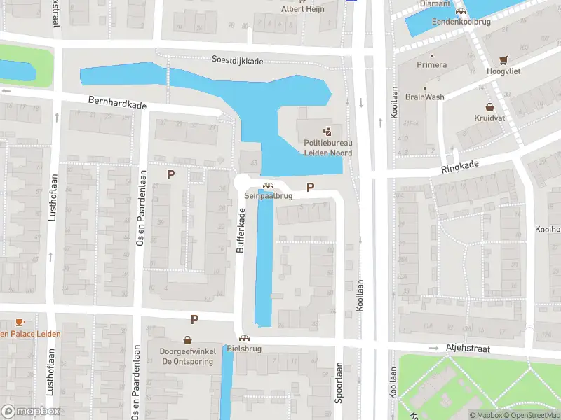 Ambulance met gepaste spoed naar de Seinpaalstraat in Leiden