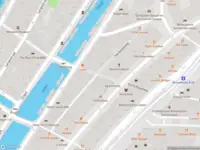 Ambulance met grote spoed naar de Korte Korsjespoortsteeg in Amsterdam