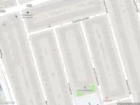 Ambulance met grote spoed naar de Torresstraat in Amsterdam