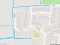 Brandweer met grote spoed naar de Folkert Poststraat in Midlum