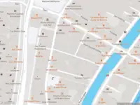 Ambulance met grote spoed naar de Pieter Jacobszstraat in Amsterdam