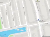 Ambulance met gepaste spoed naar de Joos Banckersplantsoen in Amsterdam