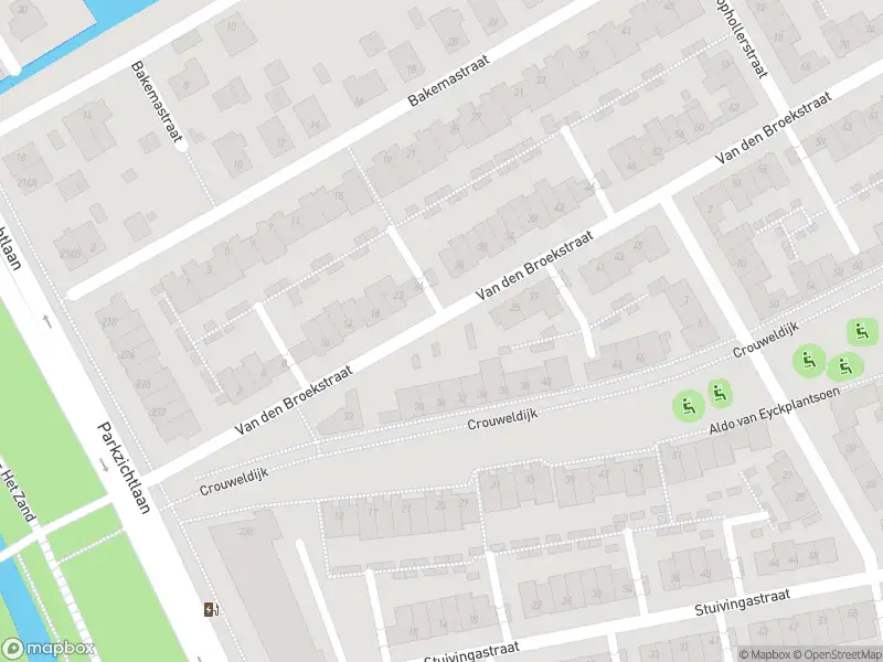 Politie naar de Van den Broekstraat in Utrecht