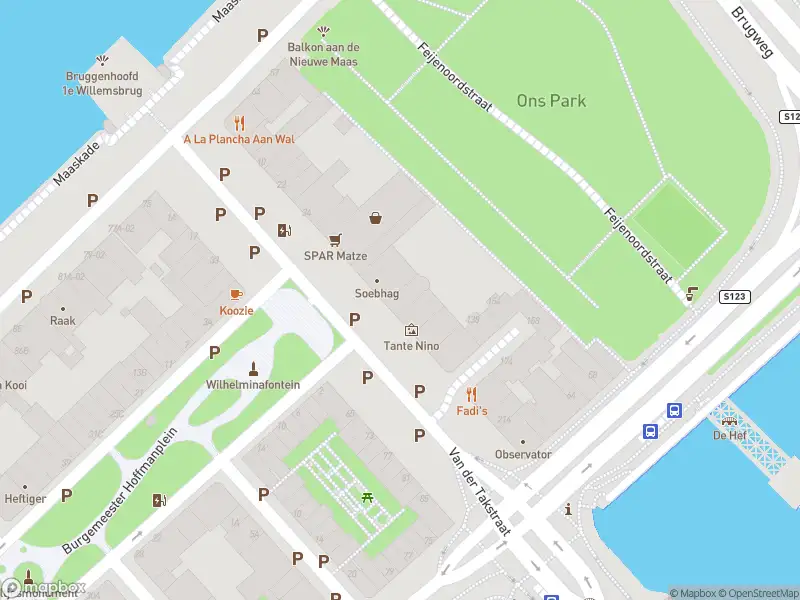 Ambulance met gepaste spoed naar de Van der Takstraat in Rotterdam
