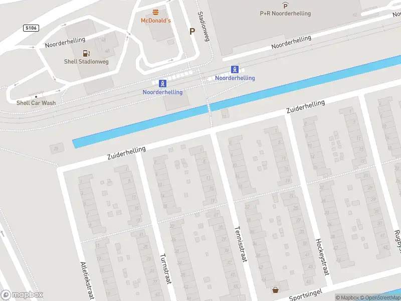 Ambulance met grote spoed naar de Tennisstraat in Rotterdam