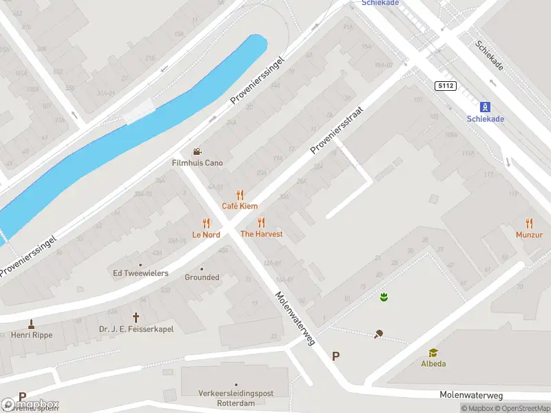 Ambulance met gepaste spoed naar de Proveniersstraat in Rotterdam