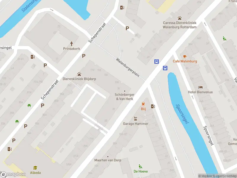Ambulance met gepaste spoed naar de Walenburgerplein in Rotterdam