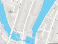 Ambulance met gepaste spoed naar de Kortedijk in Vlaardingen