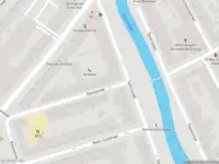 Ambulance met gepaste spoed naar de Hoevestraat in Rotterdam