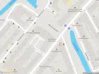 Ambulance met gepaste spoed naar de Walenburgerplein in Rotterdam