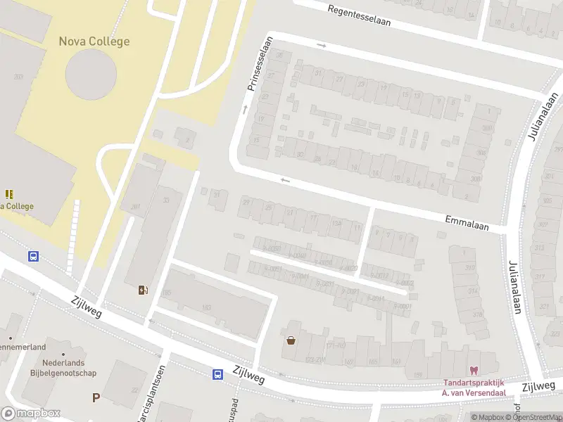 Ambulance met grote spoed naar de Koppestokstraat in Haarlem
