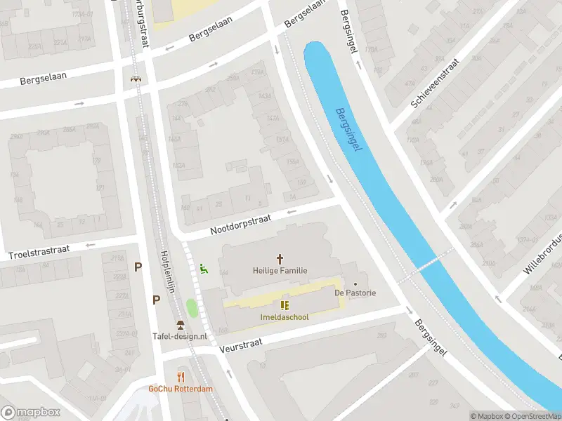 Ambulance met grote spoed naar de Nootdorpstraat in Rotterdam