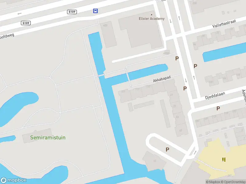 Ambulance met grote spoed naar de Akkabapad in Rotterdam