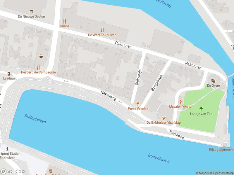 Ambulance met gepaste spoed naar de Havenweg in Enkhuizen